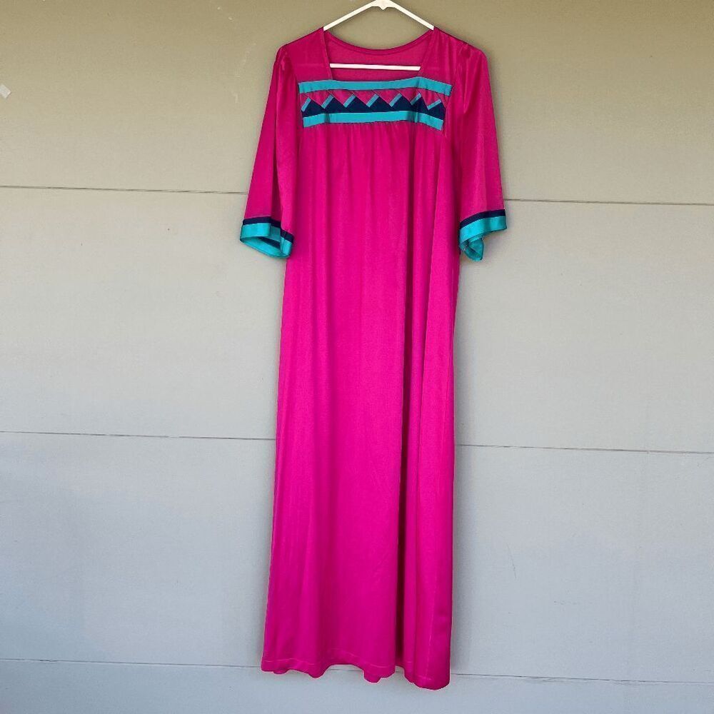 VTG 60s–70s Henson Kickernick Fuchsia Nylon Nightgown Maxi Made in USA